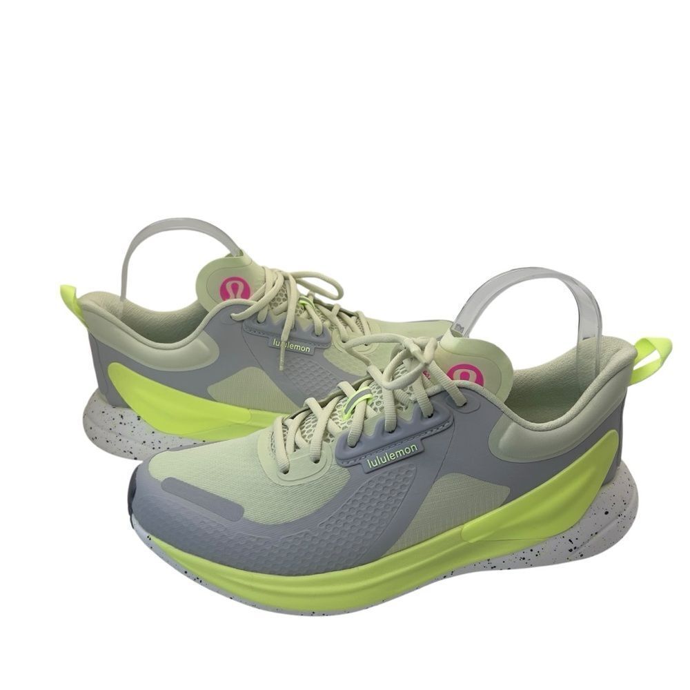 NWOT 8.5 Lululemon Blissfeel Trail Womens Running Shoe Dewy/SILD/FZap - Picture 3 of 11